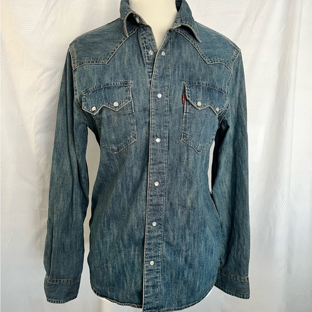 Levi’s Long Sleeve Denim Modern Fit Shirt with snap buttons size S